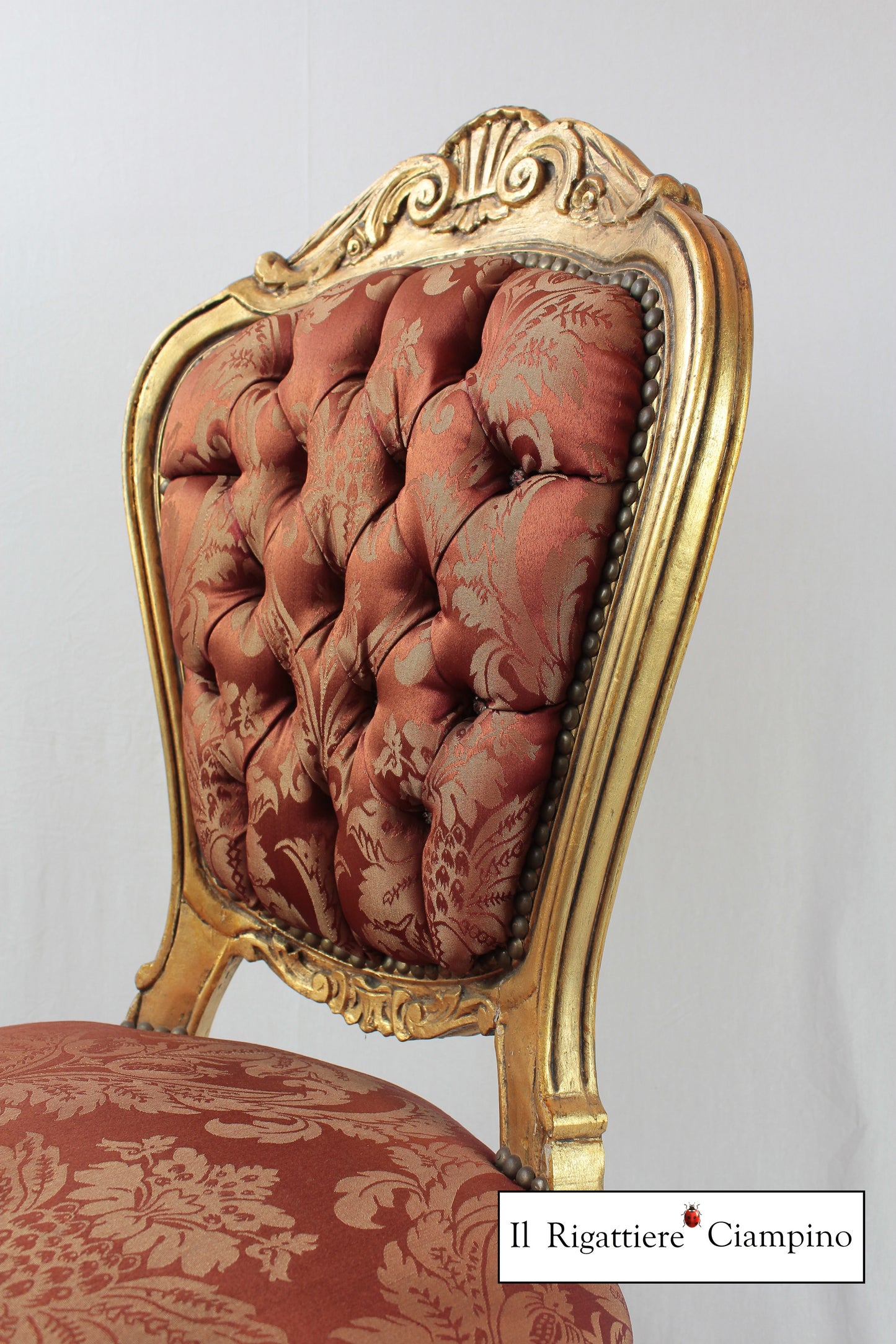 Sedia barocca damascata in foglia oro