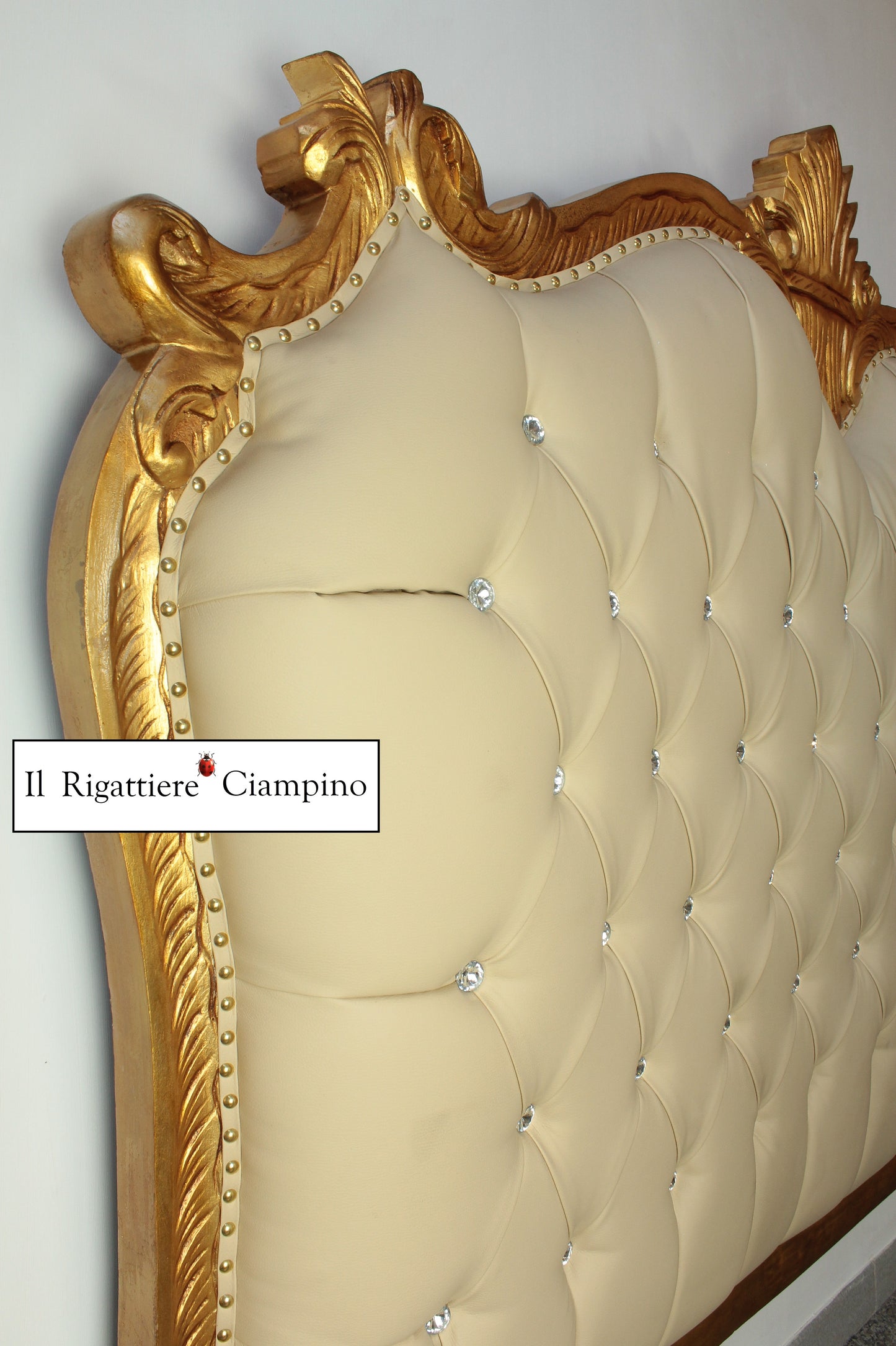 Letto Matrimoniale Vittoria, foglia oro ed ecopelle avorio