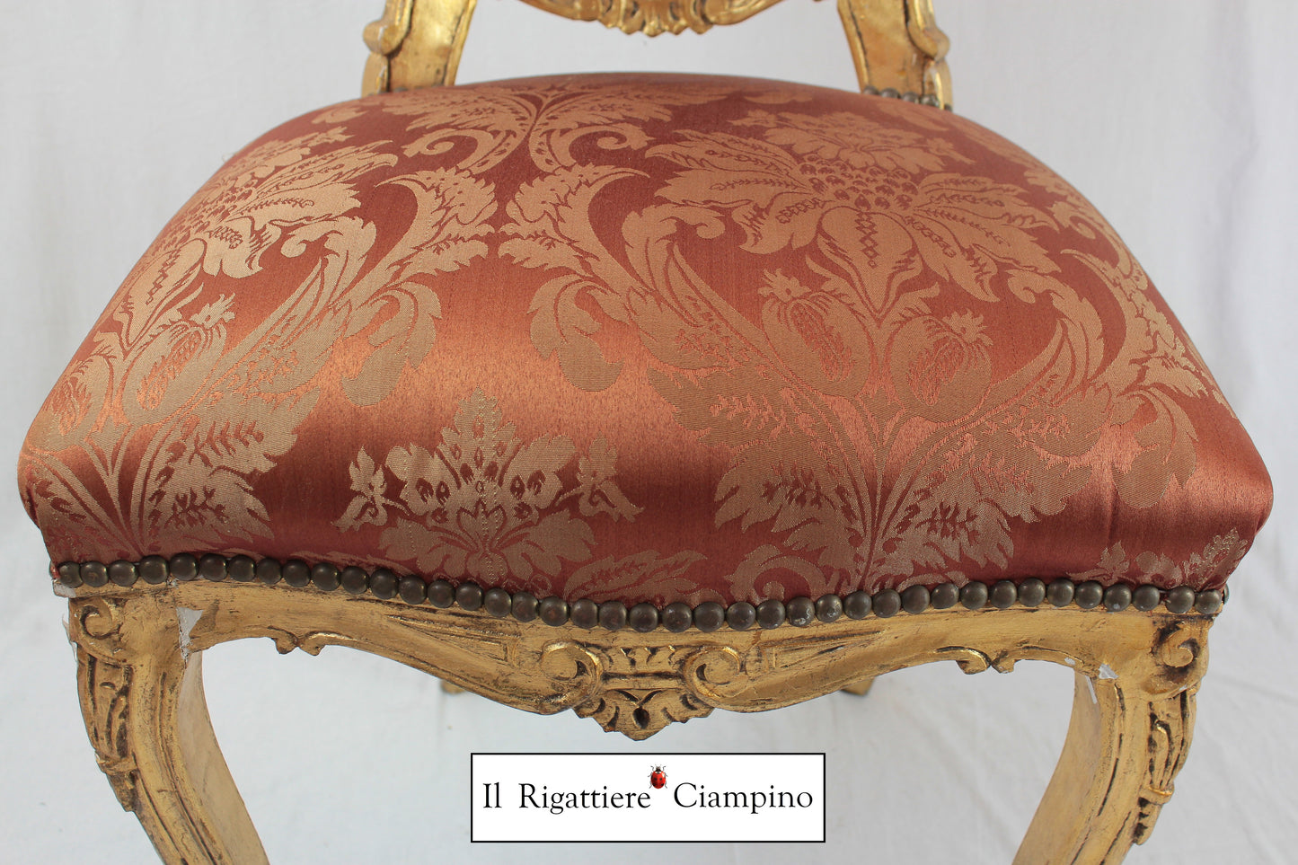 Sedia barocca damascata in foglia oro