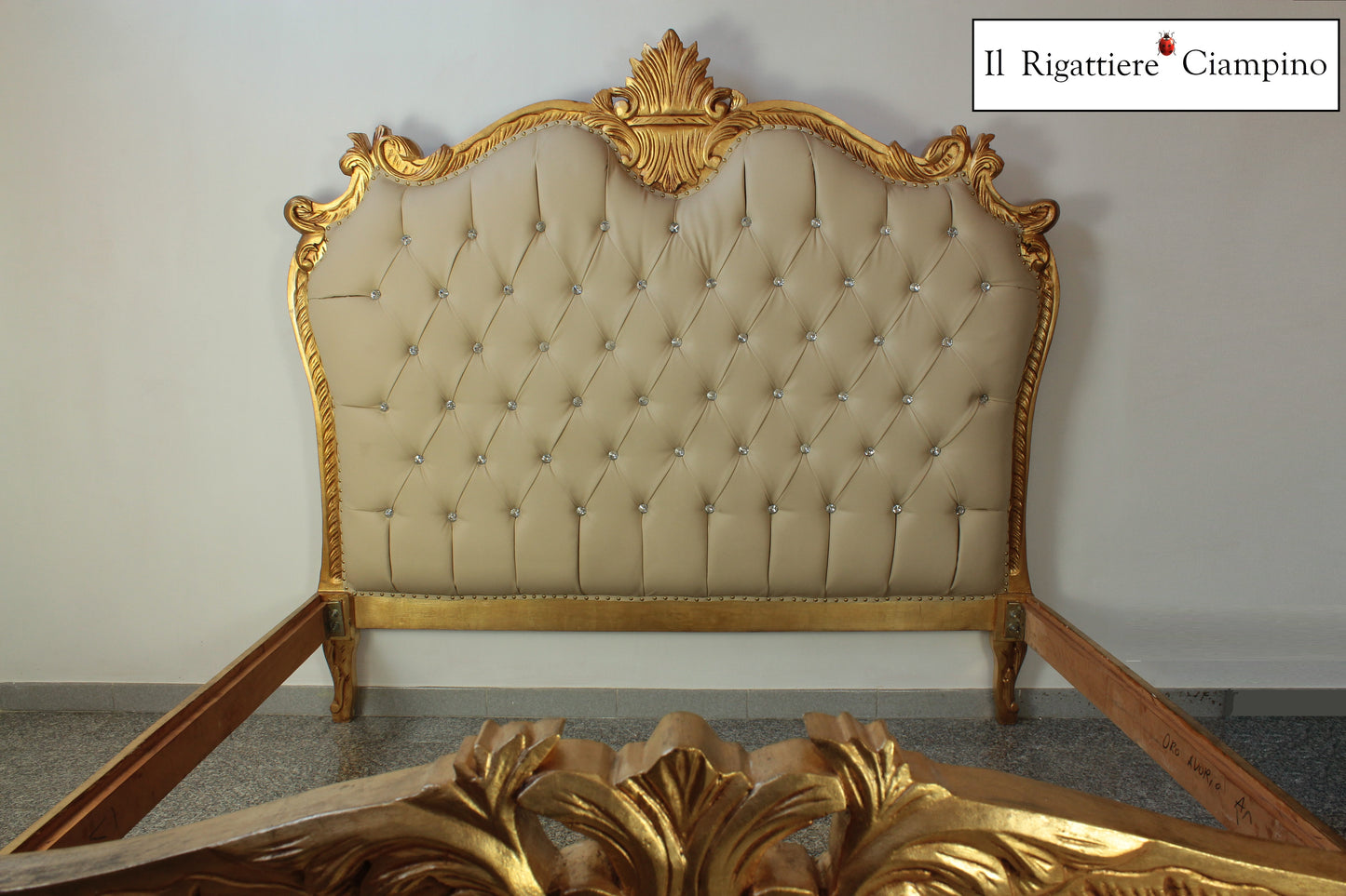 Letto Matrimoniale Vittoria, foglia oro ed ecopelle avorio