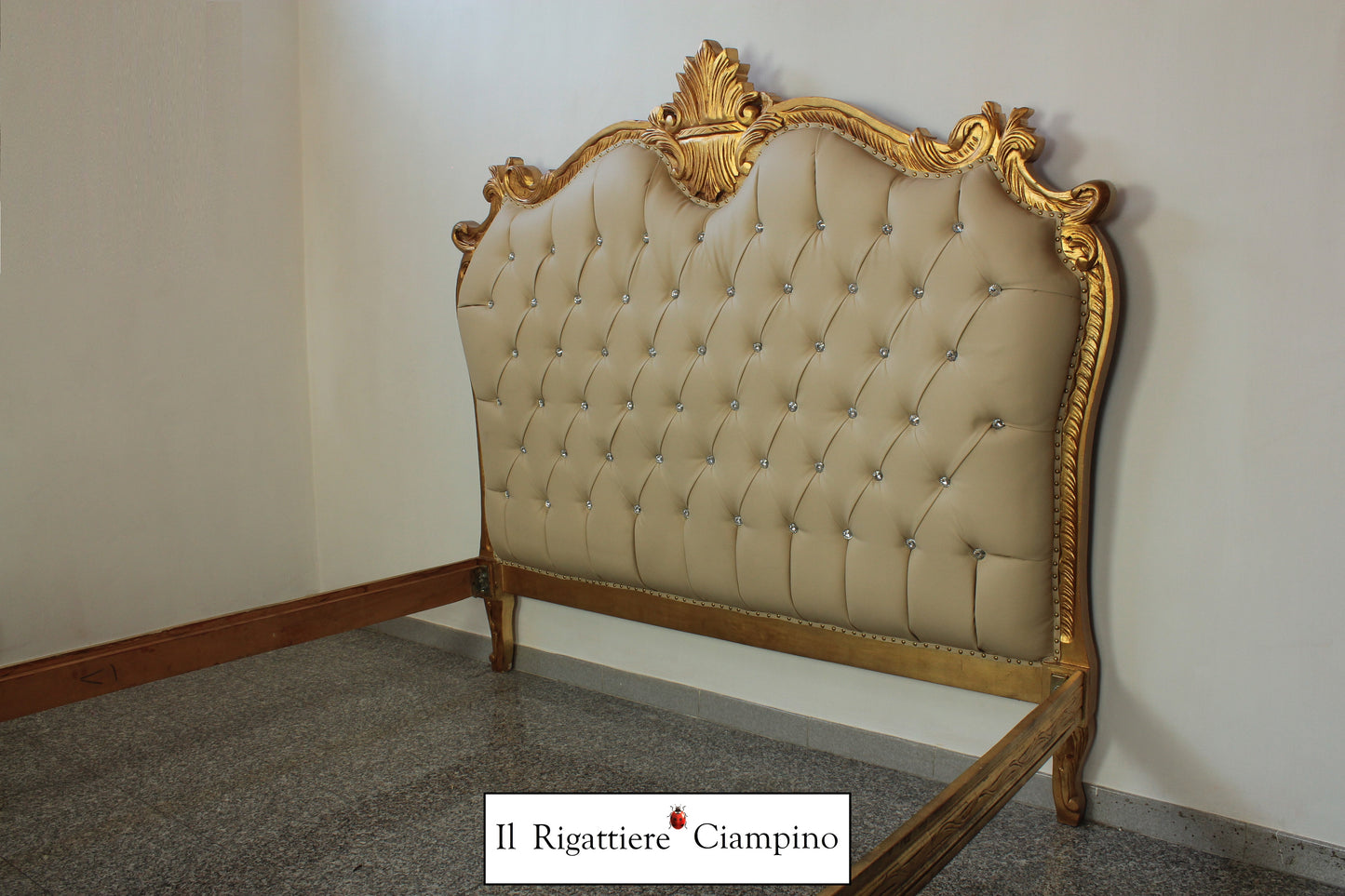 Letto Matrimoniale Vittoria, foglia oro ed ecopelle avorio