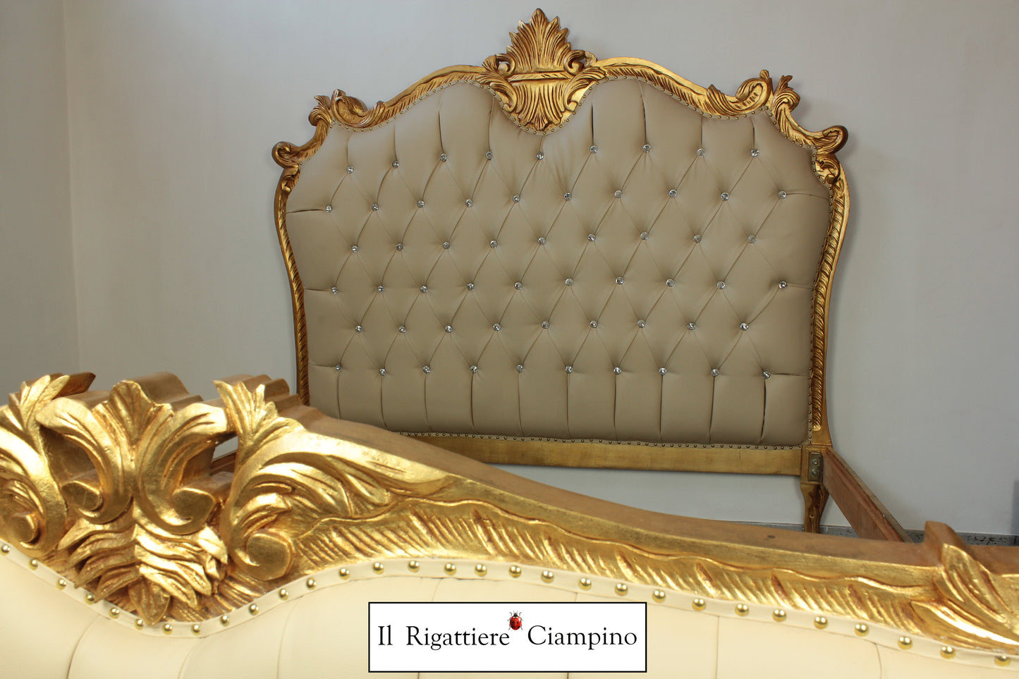 Letto Matrimoniale Vittoria, foglia oro ed ecopelle avorio