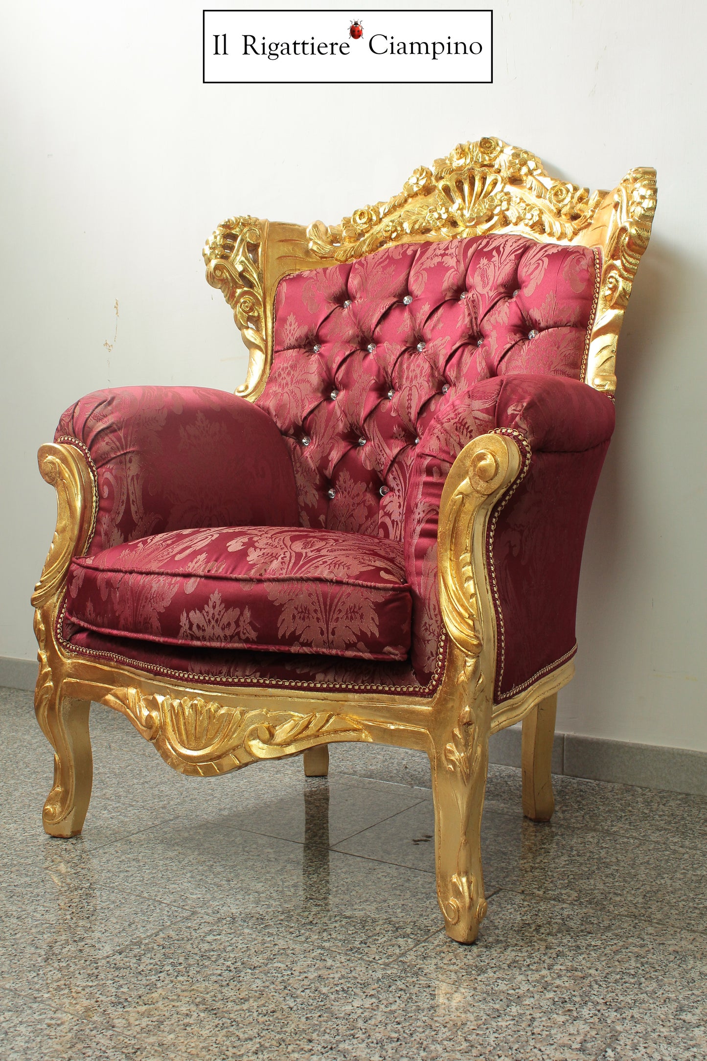 Set salotto in stile barocco, foglia oro e damasco bordeaux