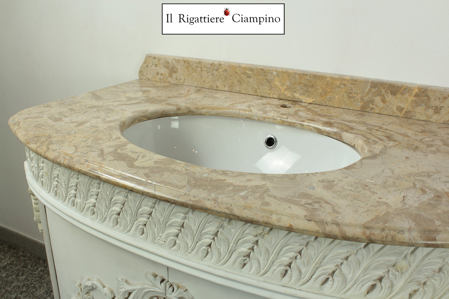 Mobile bagno con lavandino bianco e avorio