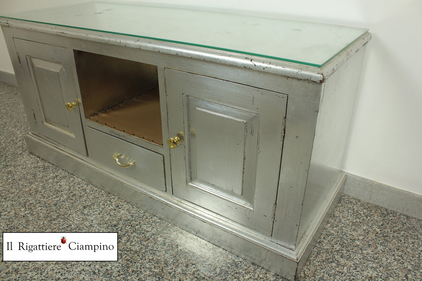 Mobile Porta-Tv argento con piano in vetro