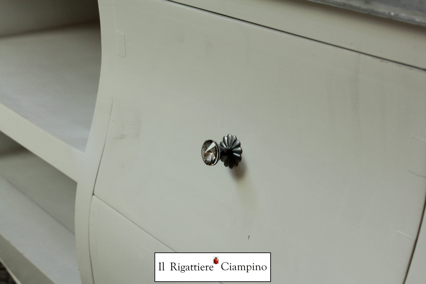 Mobile Porta-Tv argento e bianco in legno massello