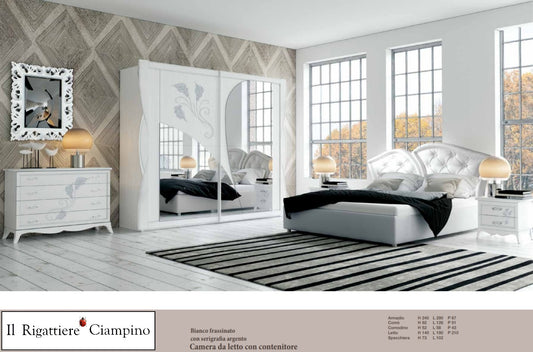 Camera da letto con contenitore bianco frassinato con serigrafia argento e specchio