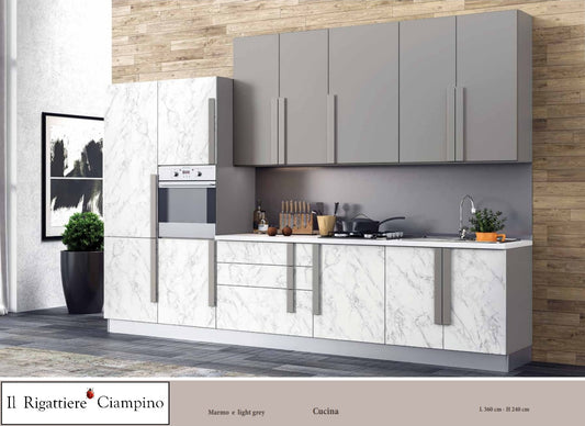 Arredo cucina con elettrodomestici di colore marmo e grigio chiaro