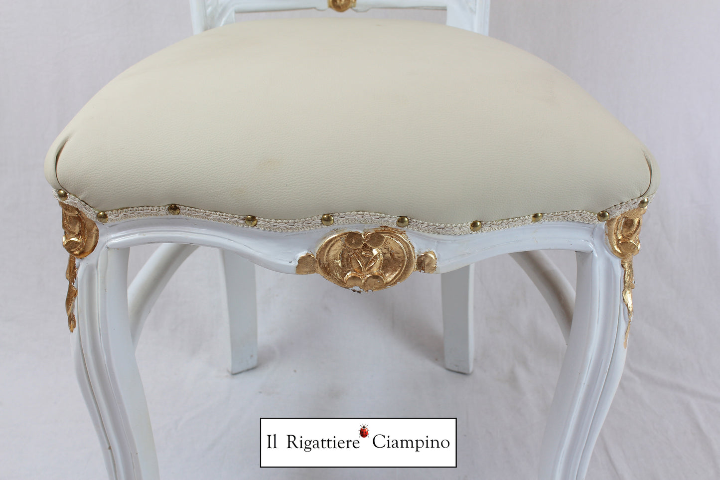 Sedia Natalia in stile barocco bianca con rifiniture oro