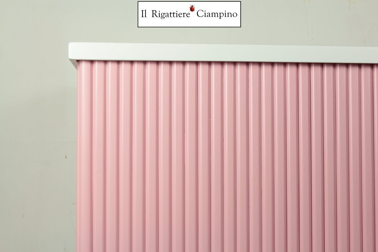 Bancone reception rettangolare rosa e bianco in legno