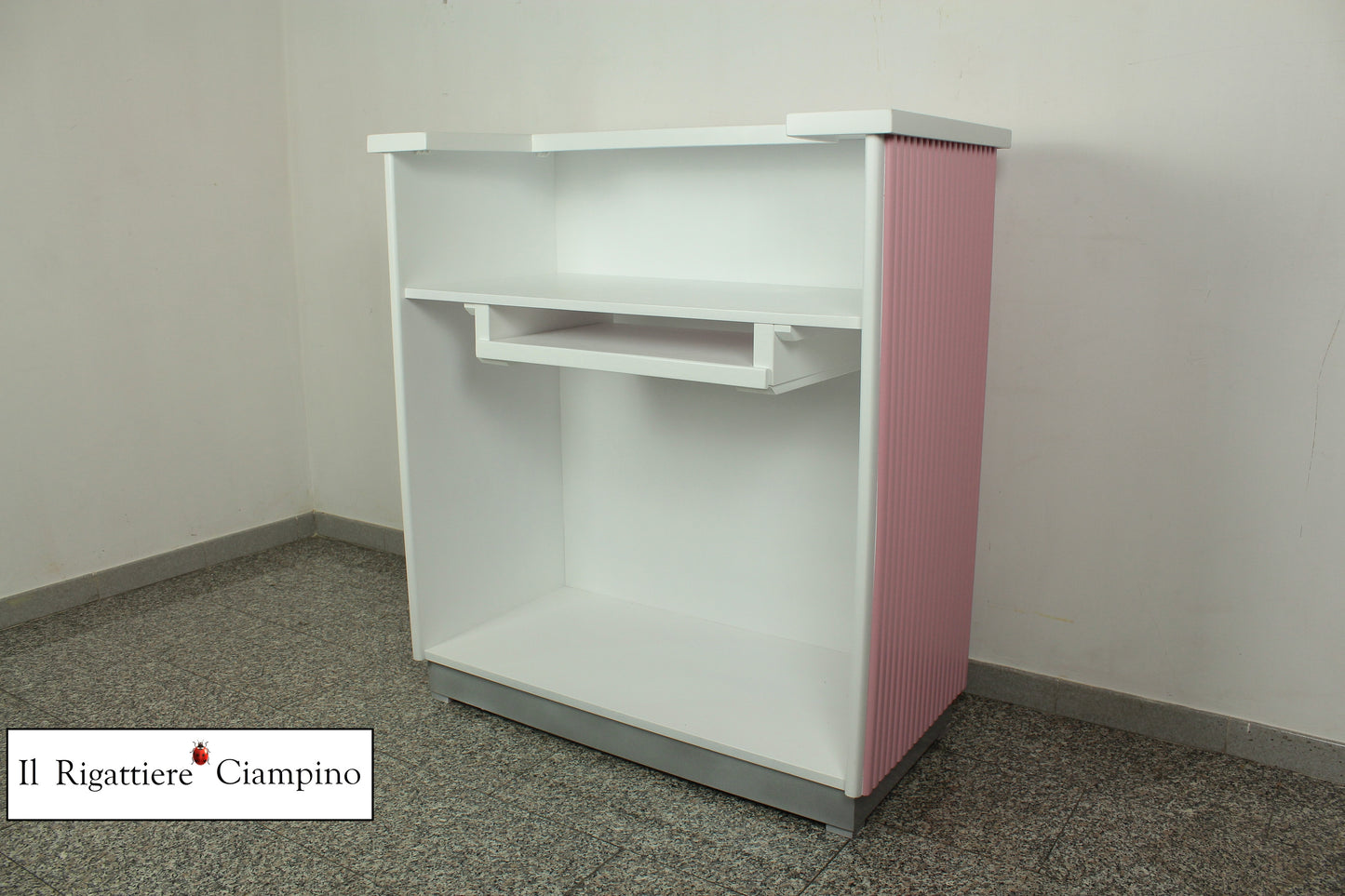 Bancone reception rettangolare rosa e bianco in legno