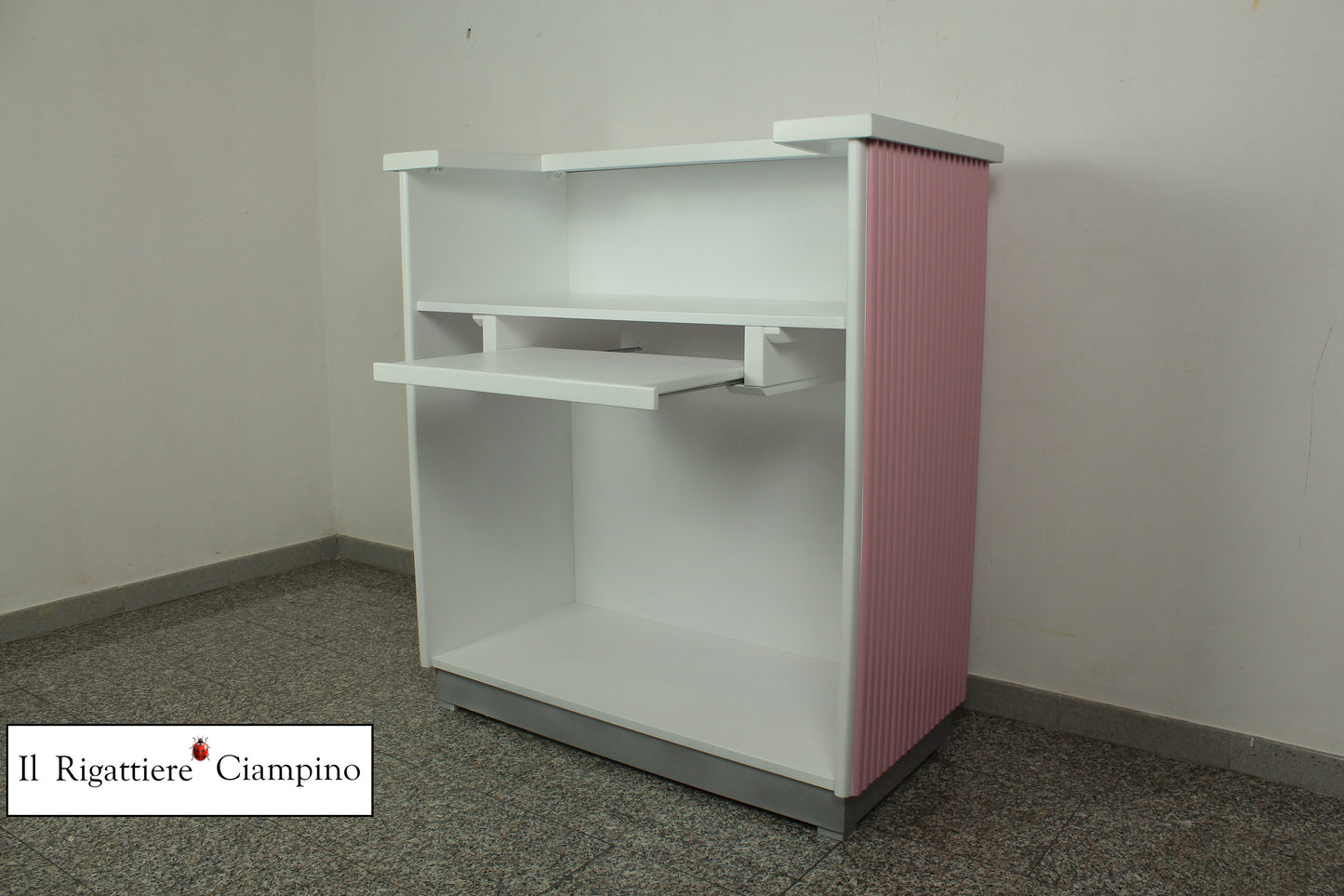 Bancone reception rettangolare rosa e bianco in legno