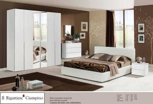 Camera da letto con contenitore bianco ghiaccio con armadio specchiato