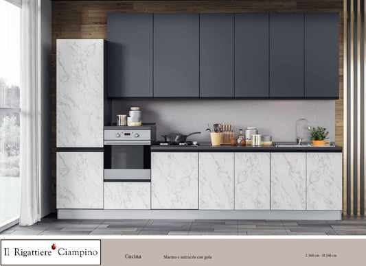 Arredo cucina con elettrodomestici color marmo e antracite con gola
