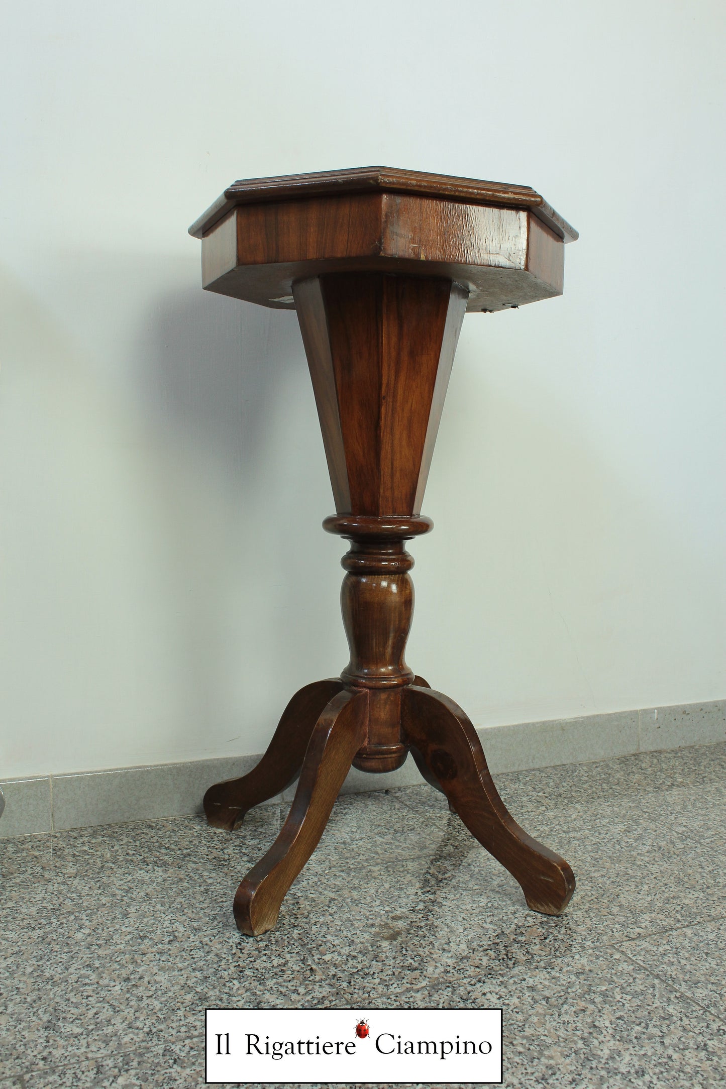 Tavolino porta-gioielli in legno massello