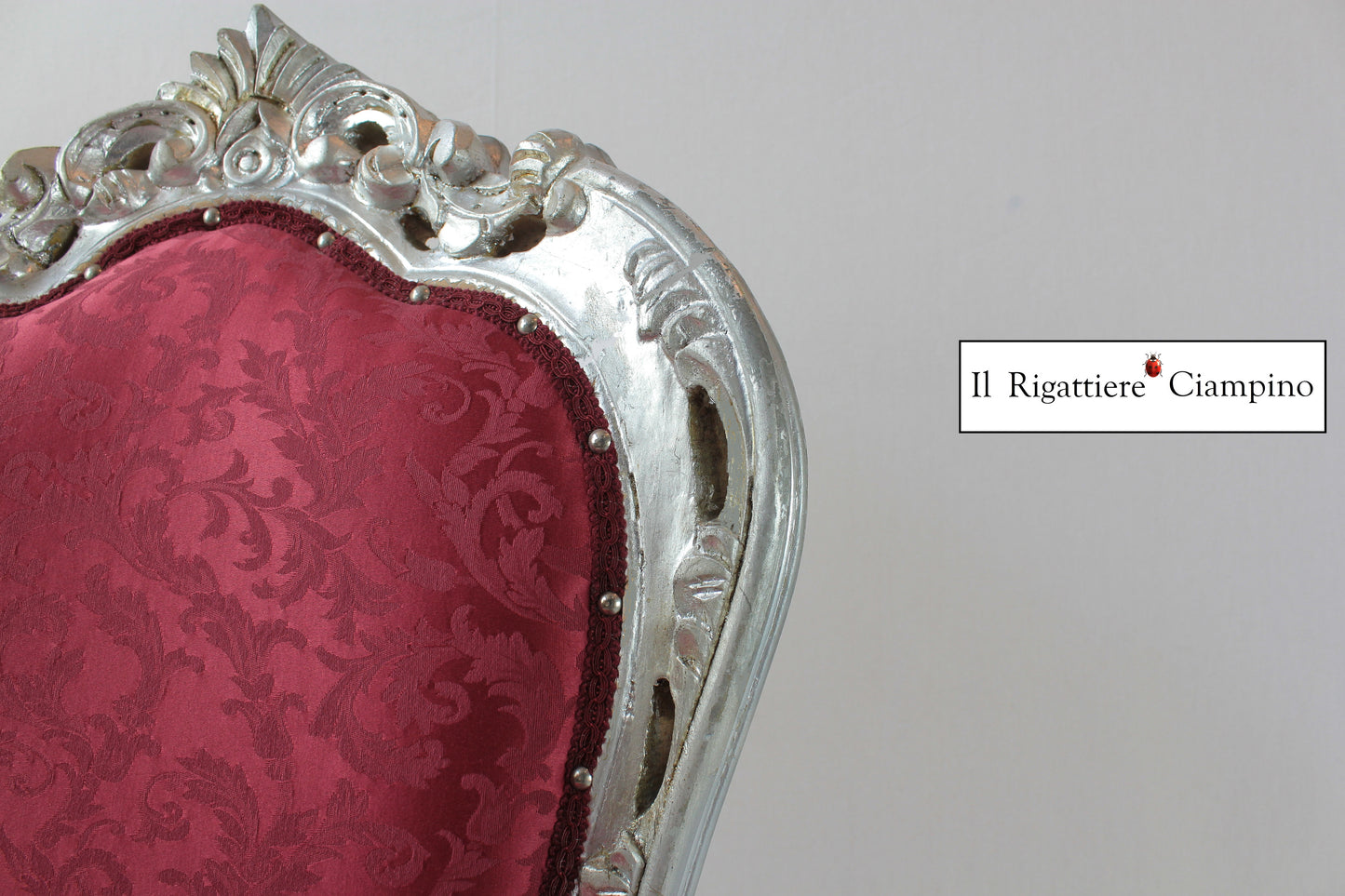 Sedia Giorgia in stile barocco, foglia argento e damasco bordeaux