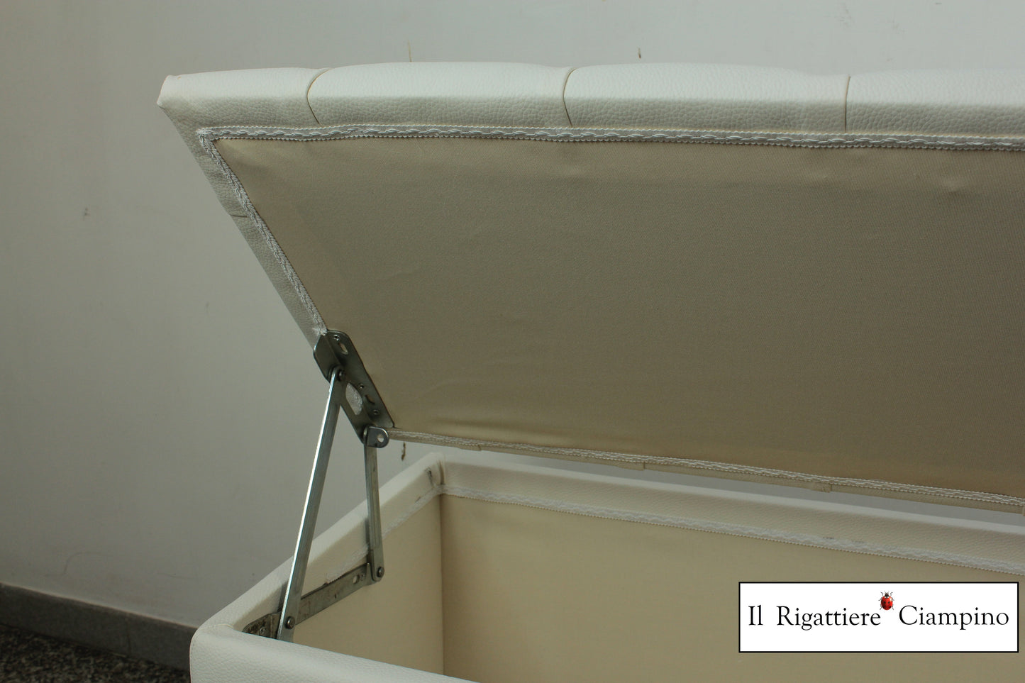 Box contenitore Bianco trapuntato con bottoni Swarovski