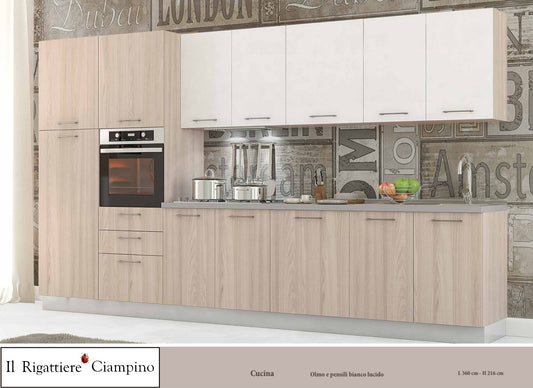 Arredo cucina con elettrodomestici di colore olmo effetto legno e bianco lucido