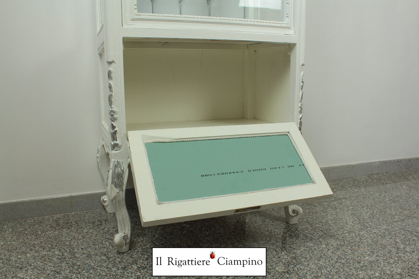 Vetrina Grace in stile barocco