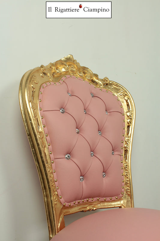 Sedia barocca artigianale in ecopelle rosa su foglia oro