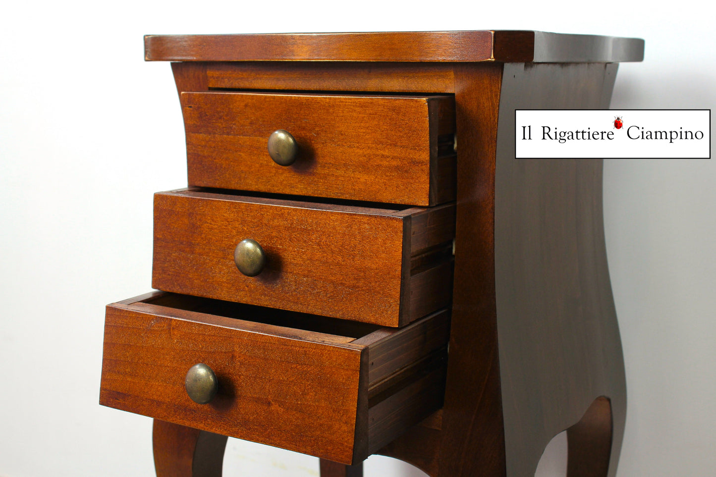 Comodino in legno colore noce medio 3 cassetti