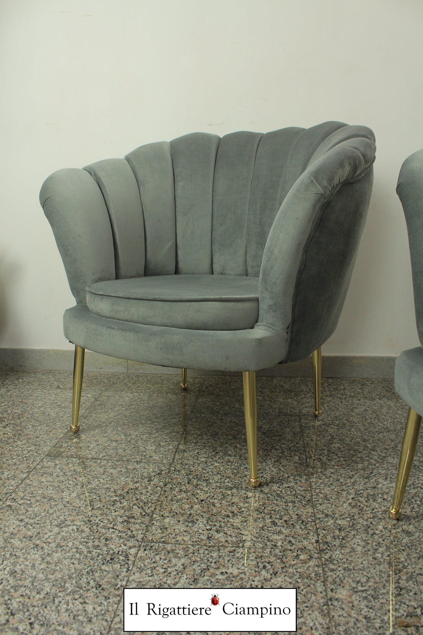 Salottino modello Perla in velluto con gambe in acciaio