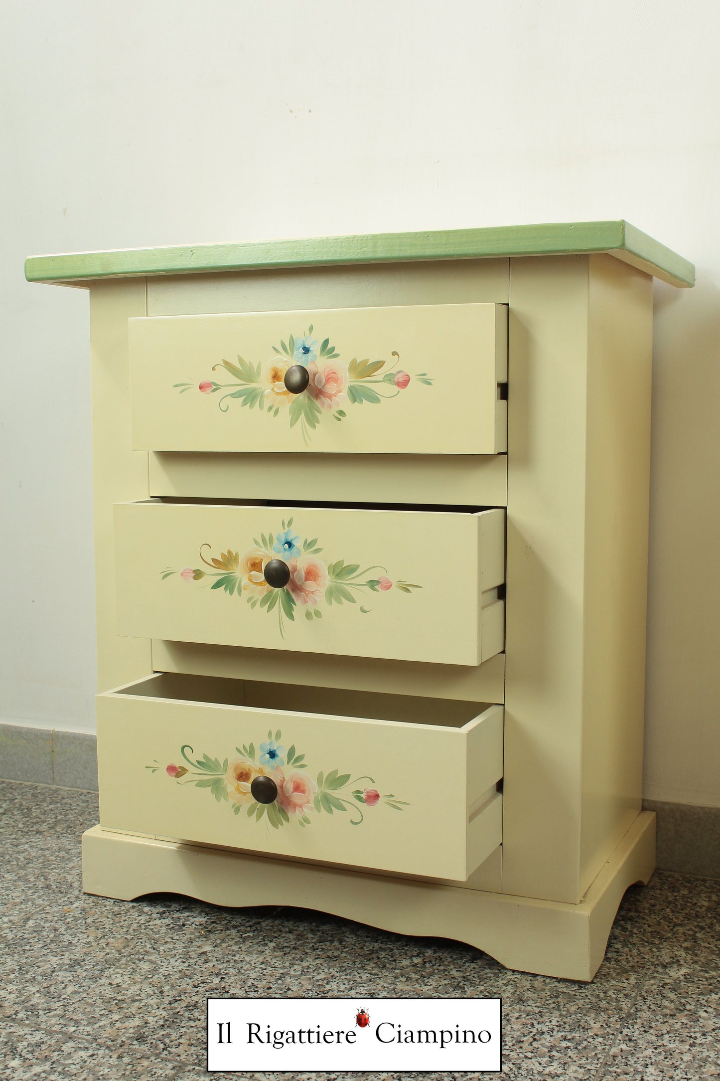 Coppia di comodini in stile Shabby Chic dipinti a mano